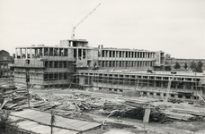 501754 Gezicht op het in aanbouw zijnde Medisch-Fysisch Instituut T.N.O. (Da Costakade 45) te Utrecht.